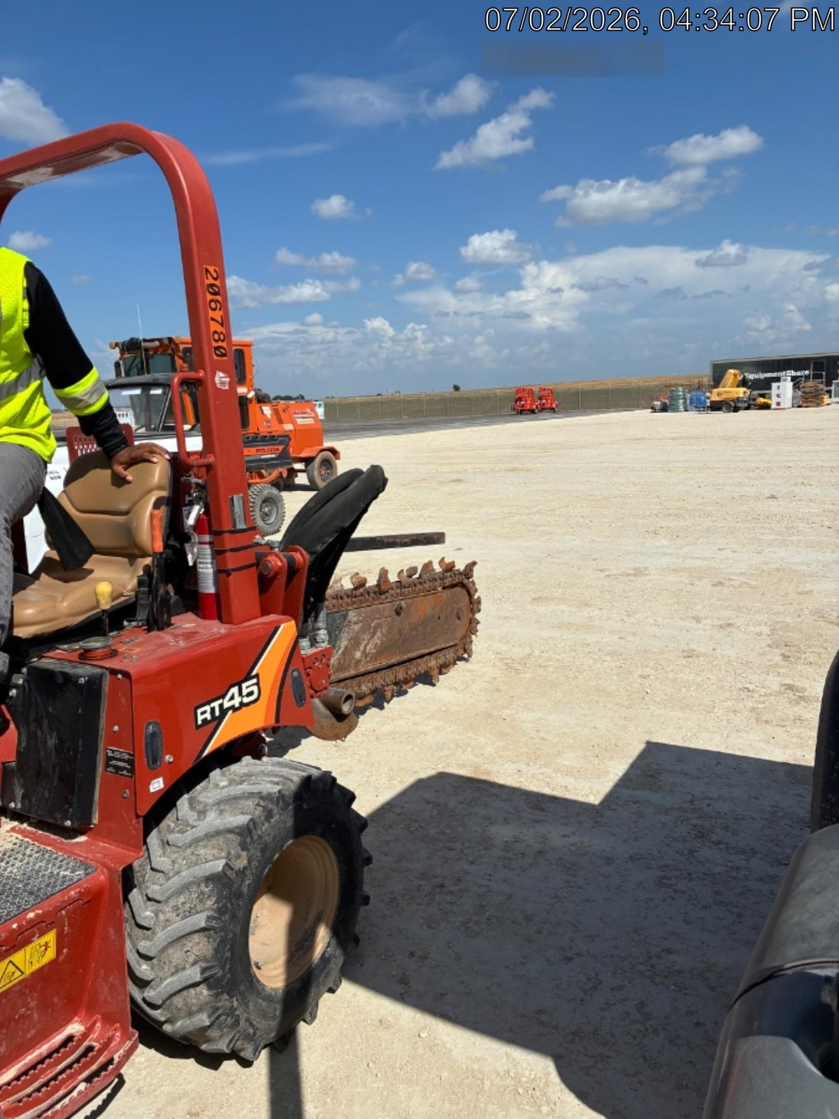 2022 DITCH WITCH RT45A