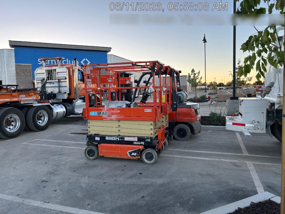 2025 JLG ES1932