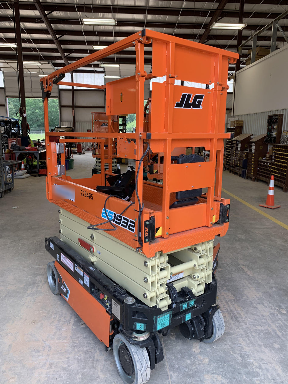 2022 JLG ES1932