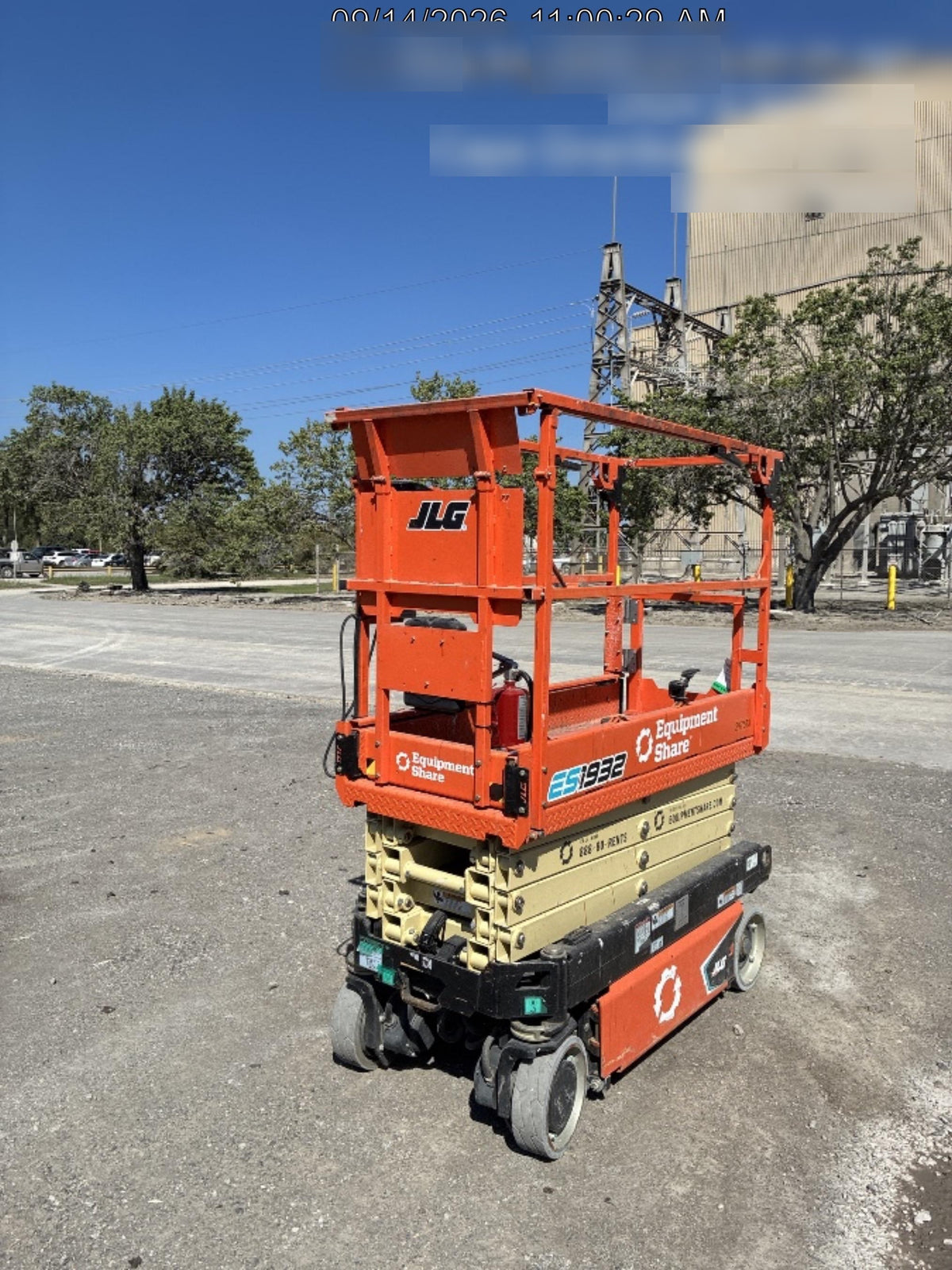 2023 JLG ES1932