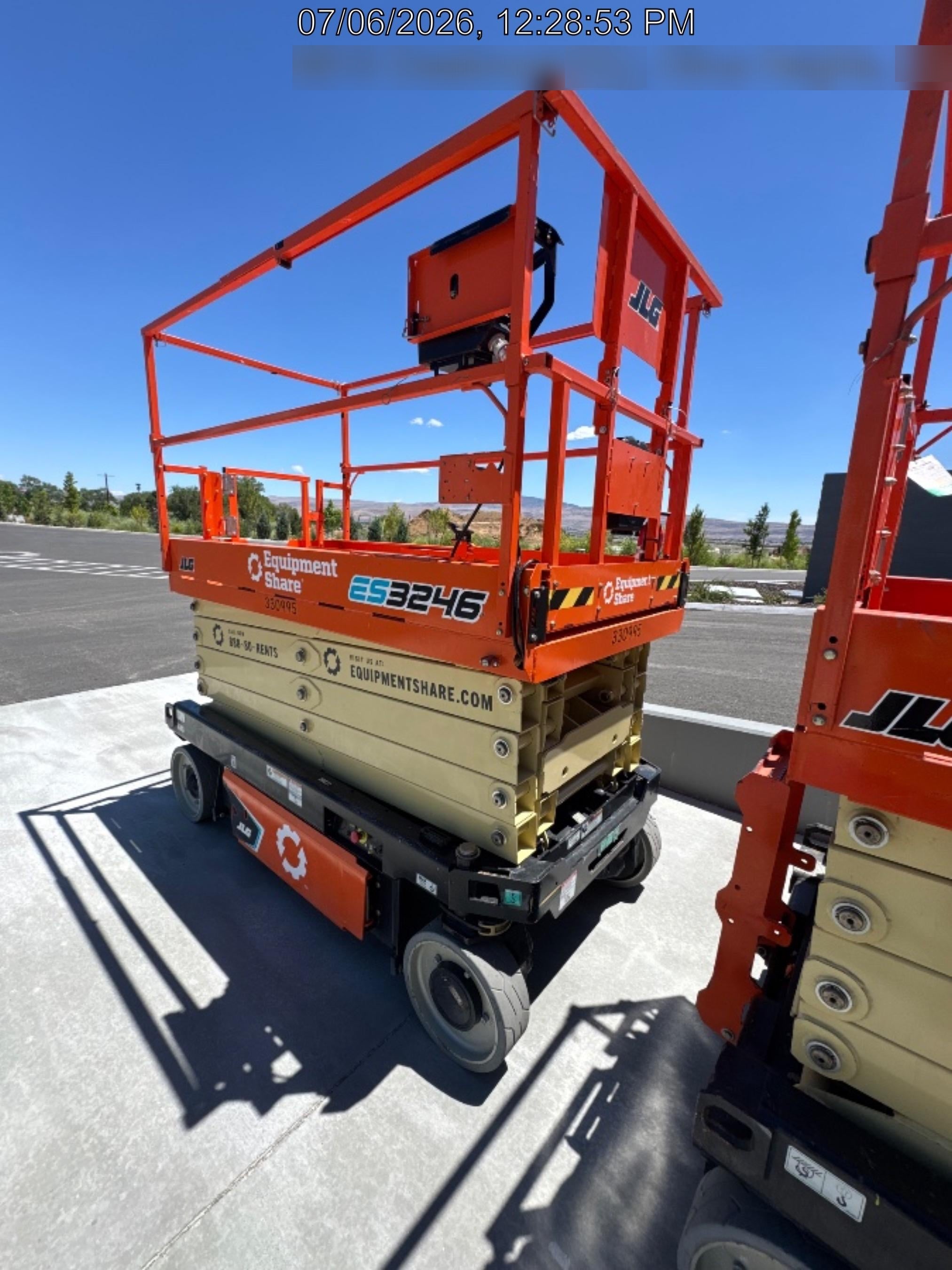 2022 JLG ES3246