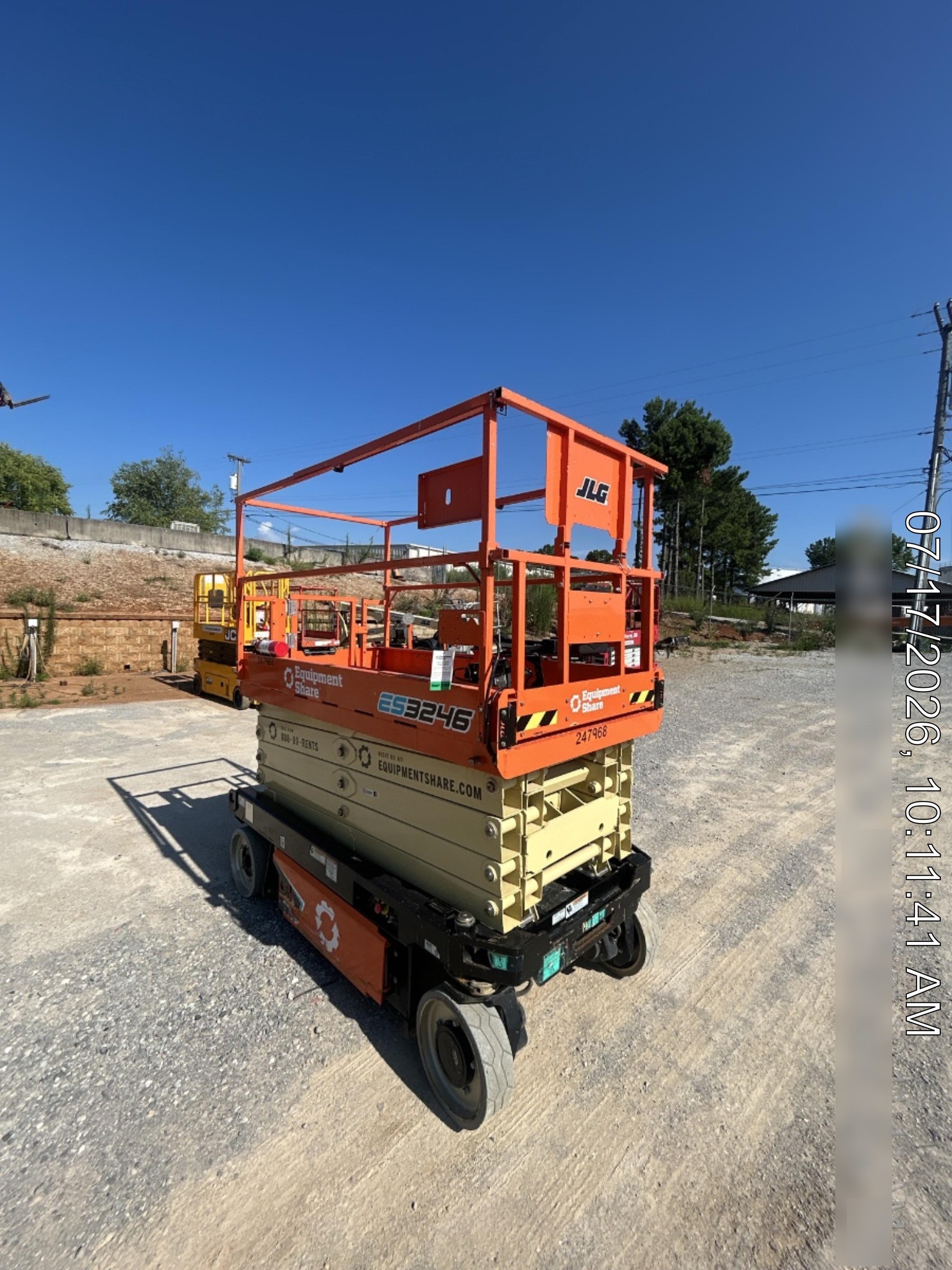 2022 JLG ES3246