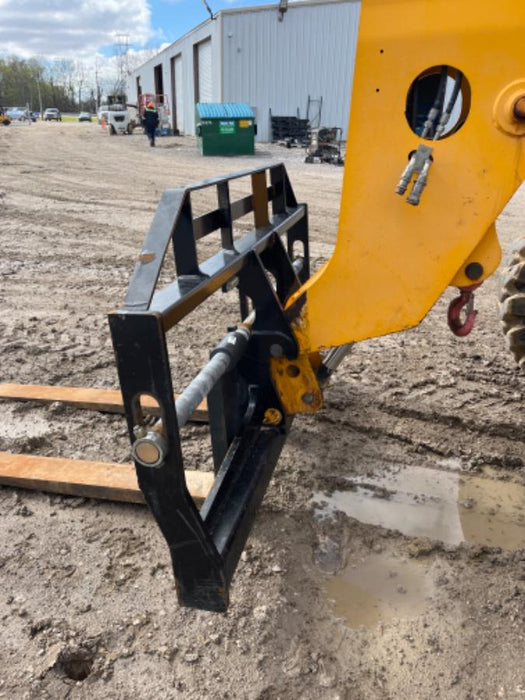 2019 JCB 509-42 Cab/Heat/Air, 74 HP, Solid Tires, STD Worklight, Beacon, Aux Hydraulics, Lifting Eye, Back up Alarm w/66" Carriage/60" Forks