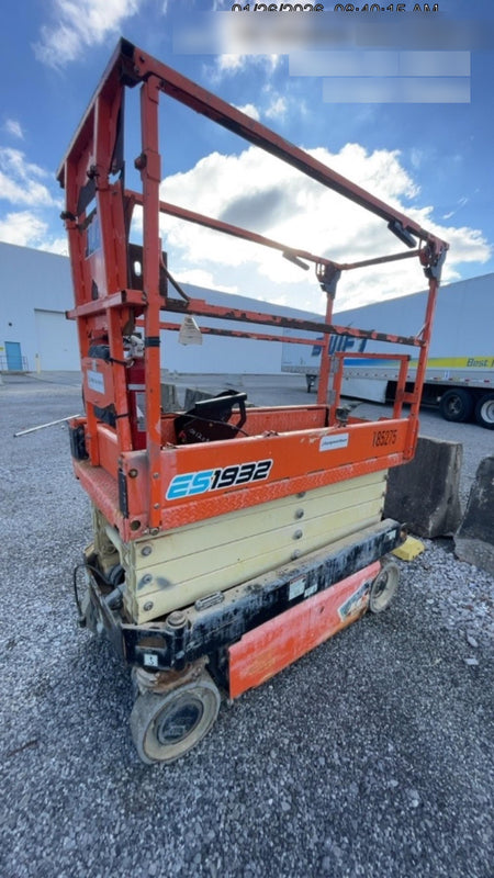 2021 JLG ES1932
