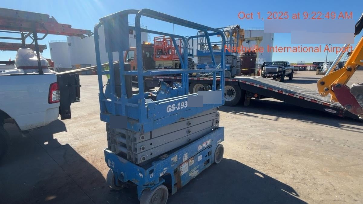 2019 Genie GS-1930 Fixed Rails with Chain Entry