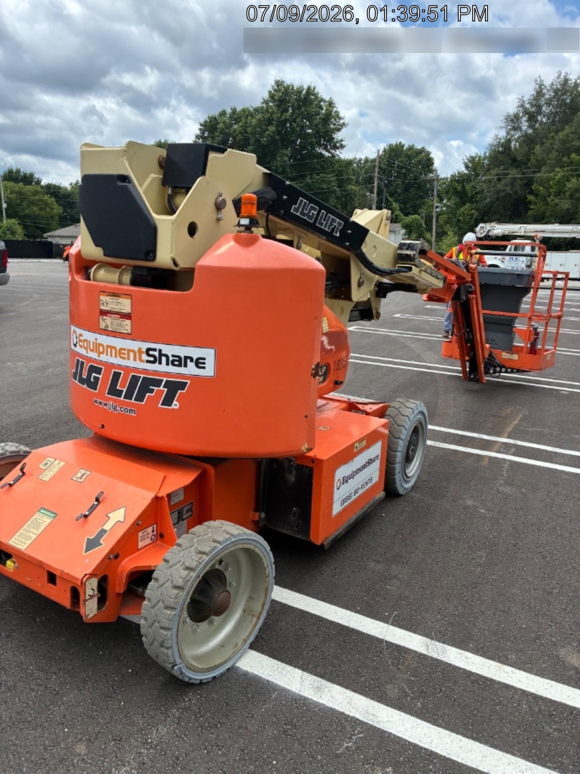 2019 JLG E400AJPN