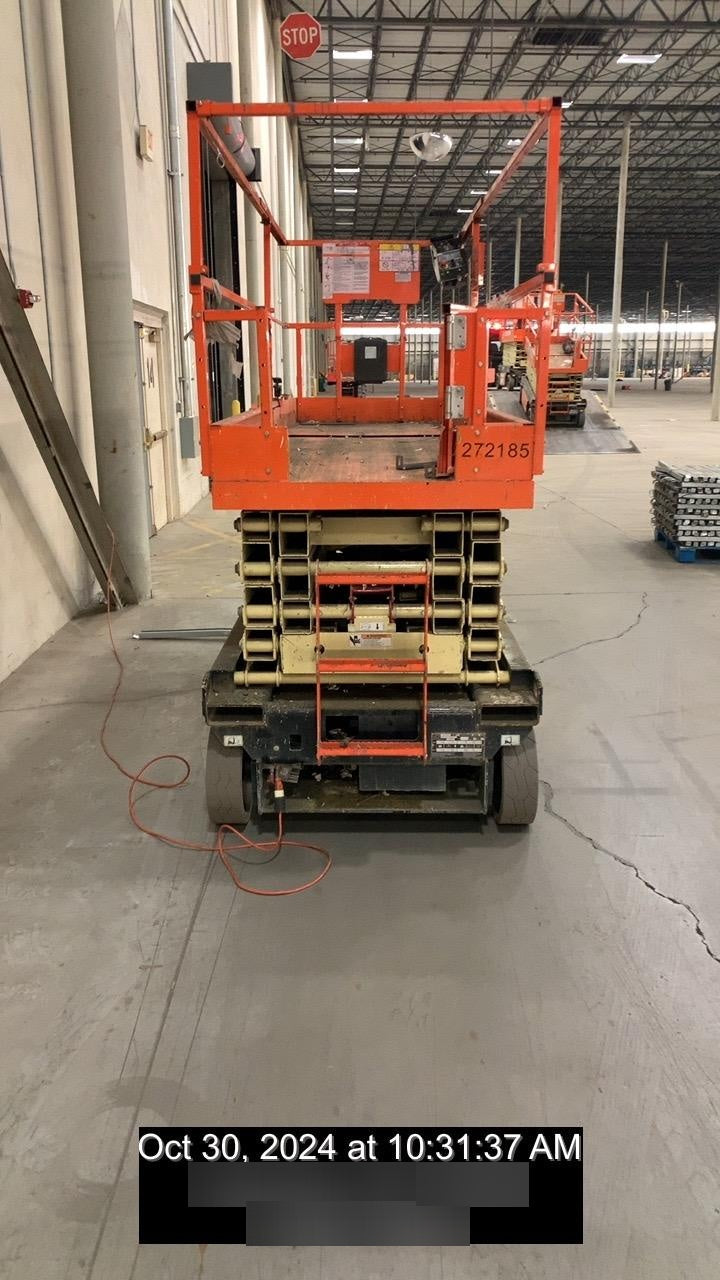 2022 JLG ES3246