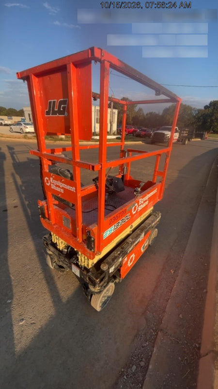 2022 JLG ES1330L