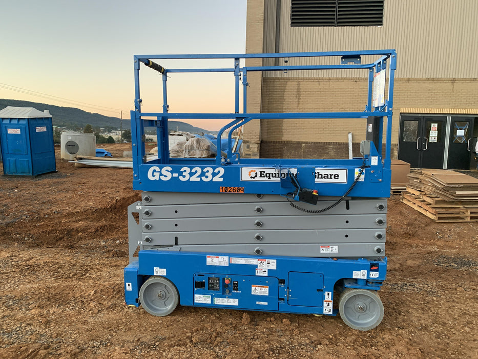 2020 Genie GS-3232 Standard, Folding half height swing gate, 800W Inverter