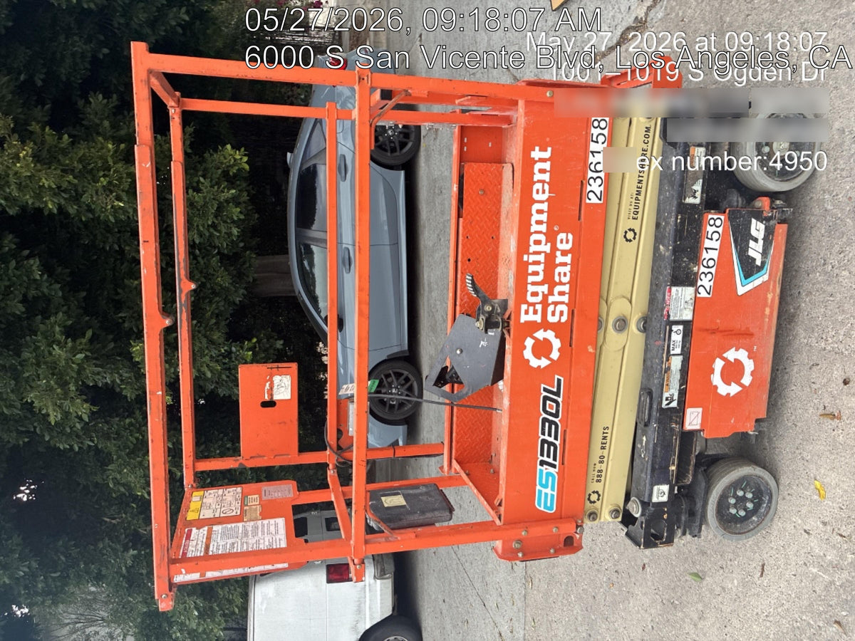 2022 JLG ES1330L