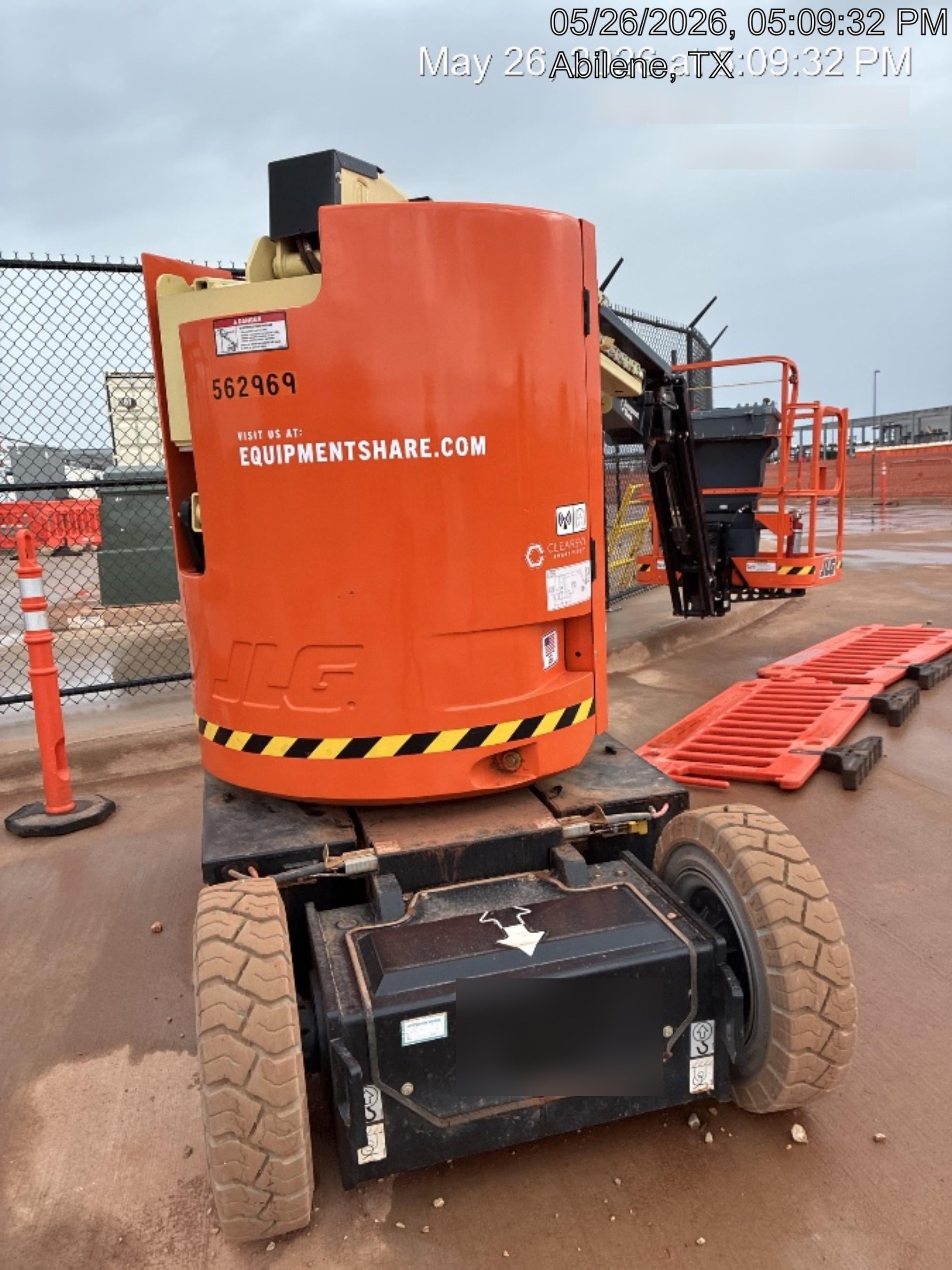 2025 JLG E300AJP