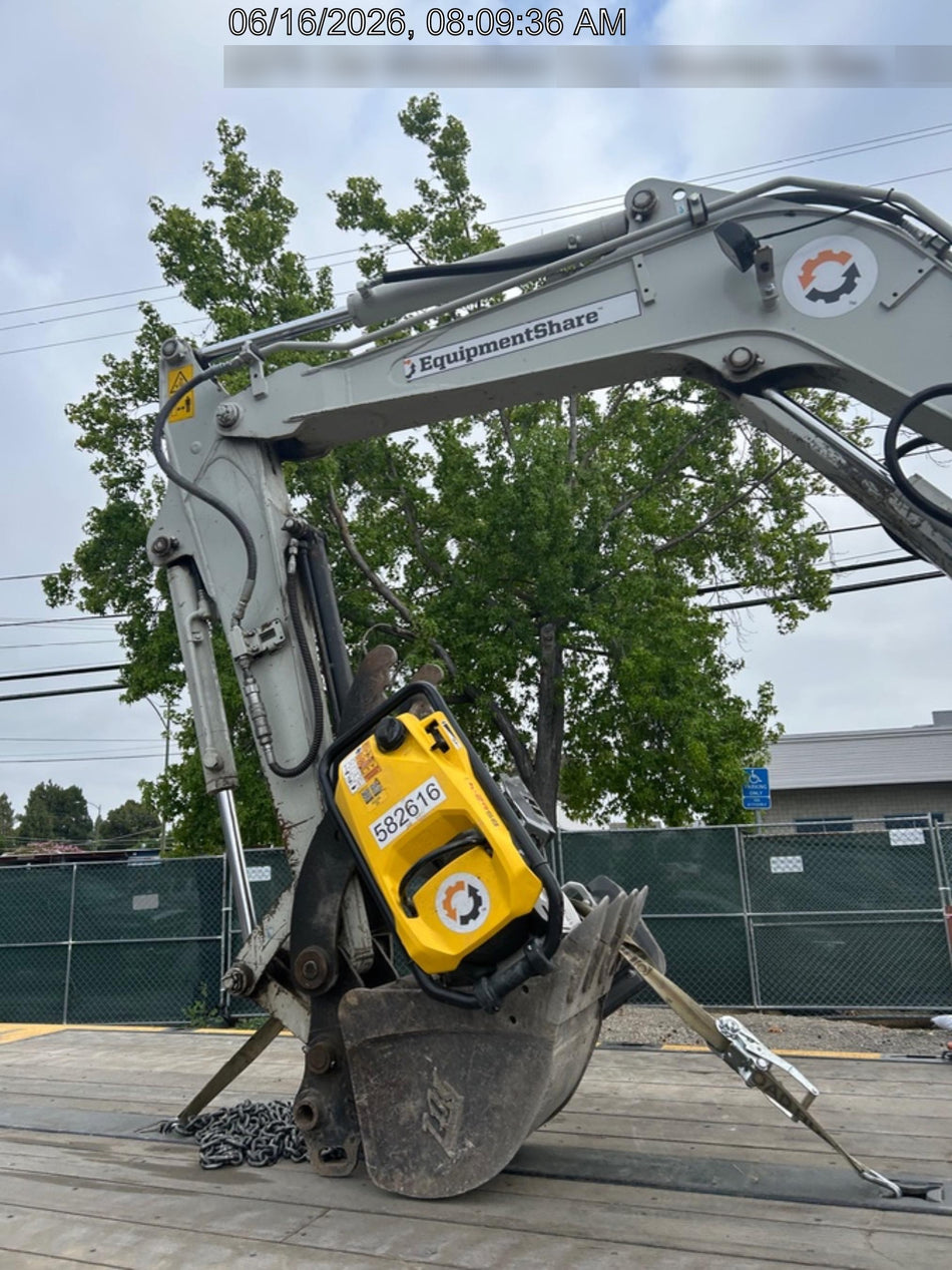 2022 TAKEUCHI TB235-2R