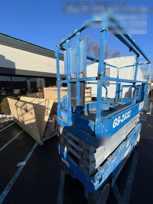 2019 Genie GS-2632 Folding rails with half height swing gate