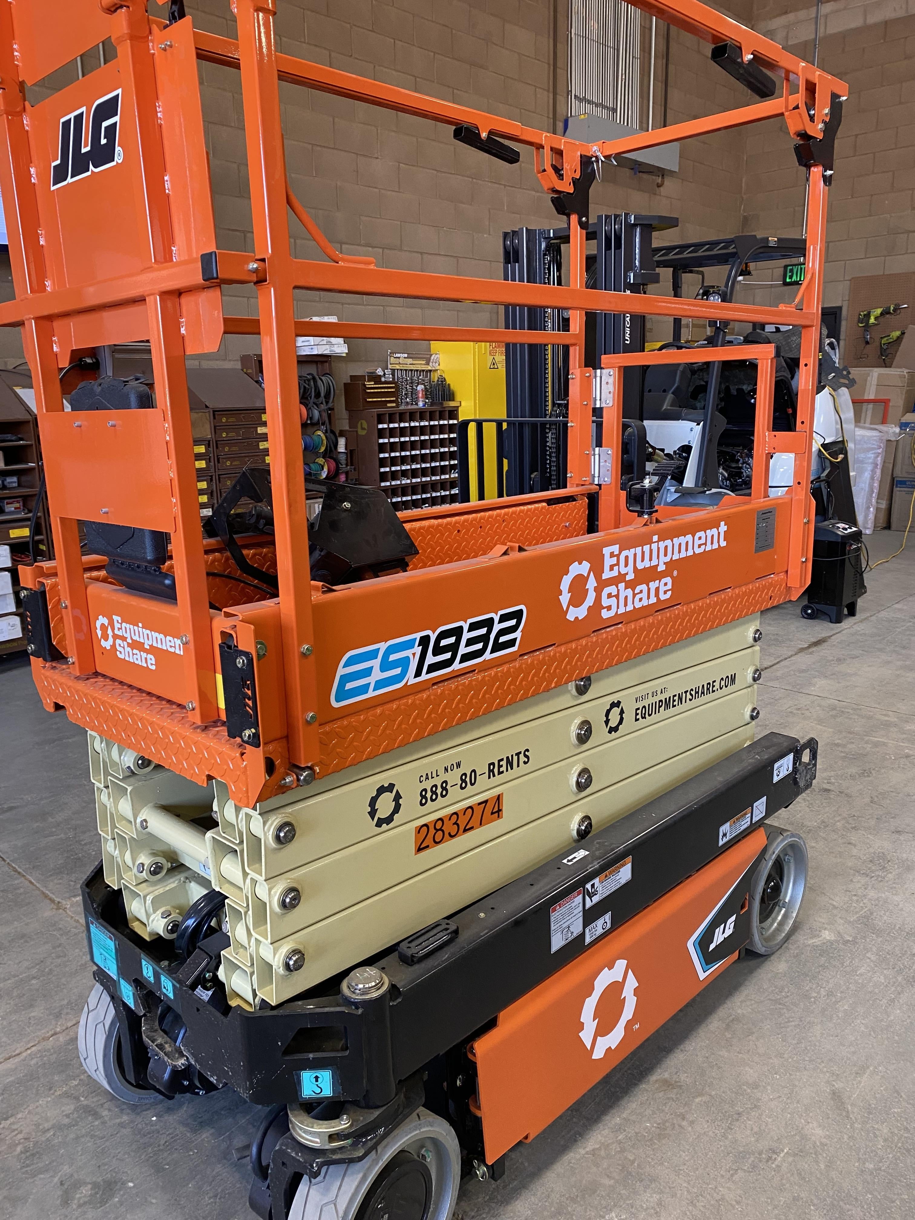 2022 JLG ES1932