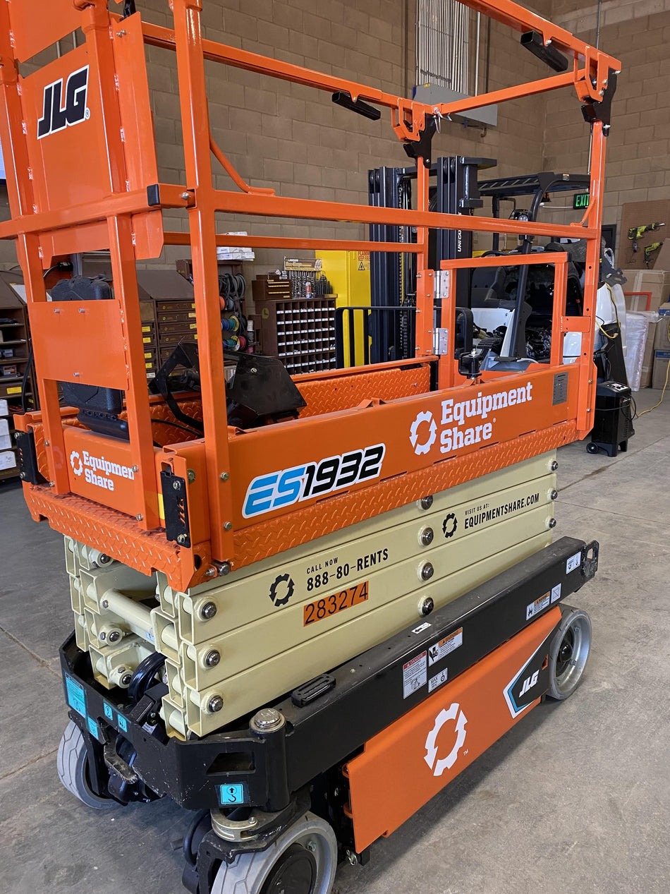 2022 JLG ES1932
