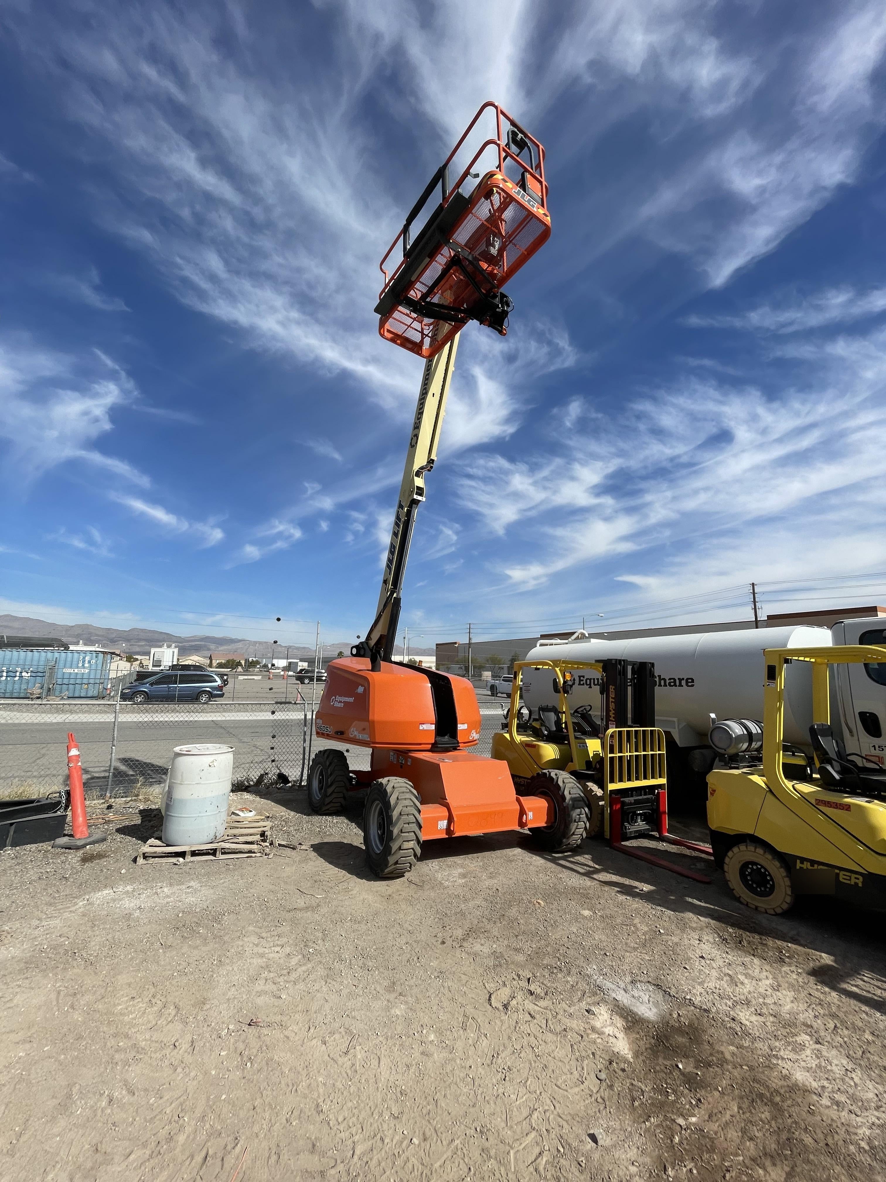 2023 JLG 460SJ