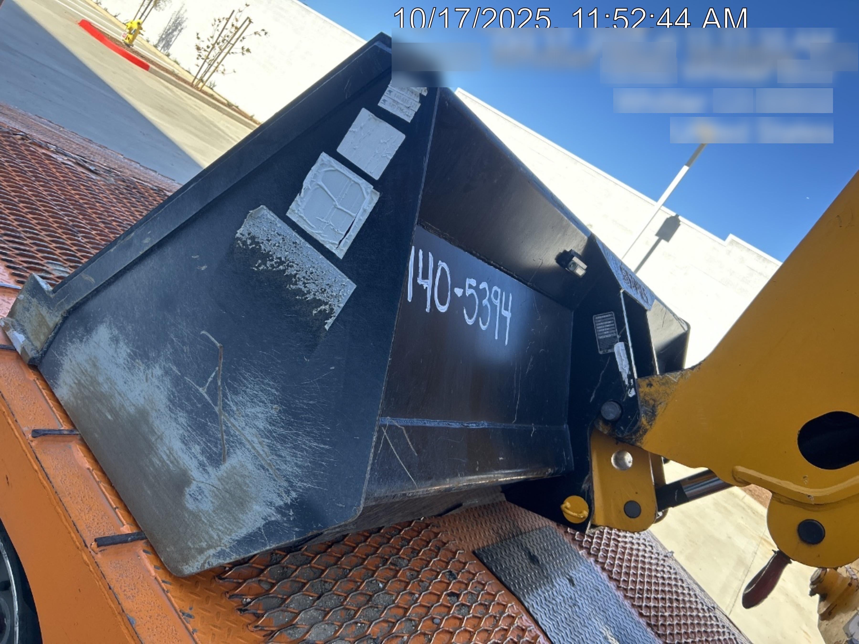 2025 JLG 1001100823