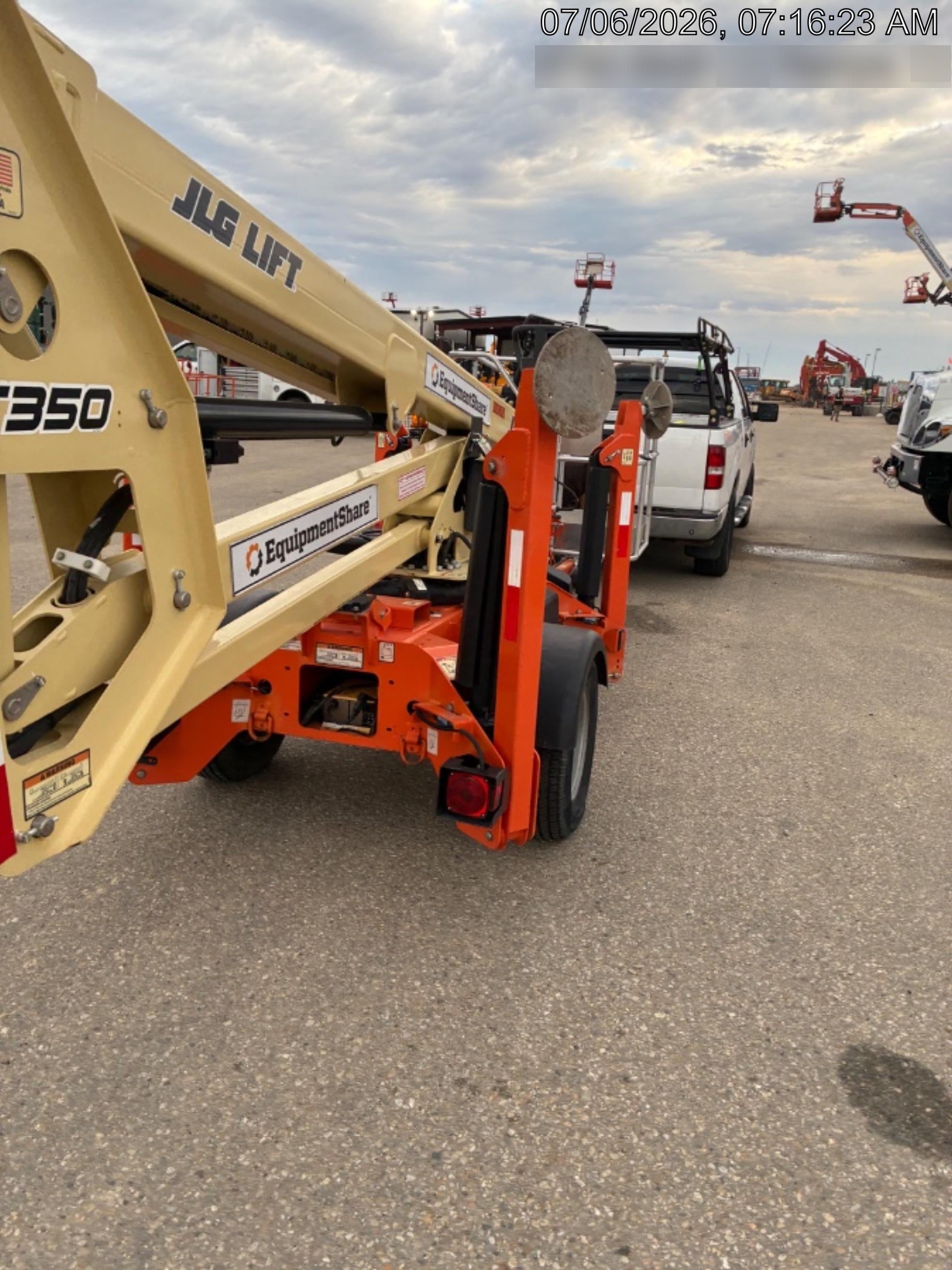 2022 JLG T350