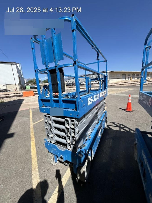 2019 Genie GS-3232 Folding rails with half height swing gate, 800 Amp Inverter