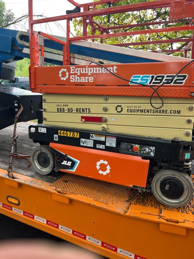 2024 JLG ES1932