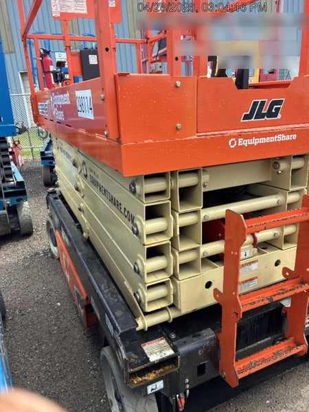 2023 JLG ES3246