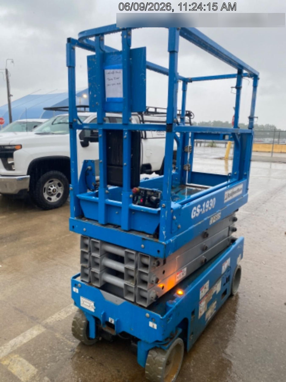 2020 Genie GS-1930 Solid Non Marking Tires, Beacon, Folding rails with half height swing gate, 800W Inverter