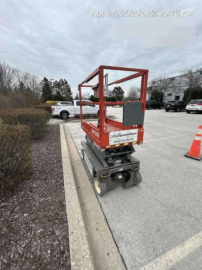2019 Skyjack SJIII-3219 Solid NM Tires, Half height spring hinged entry gate, Dual Beacons, 800W Inverter