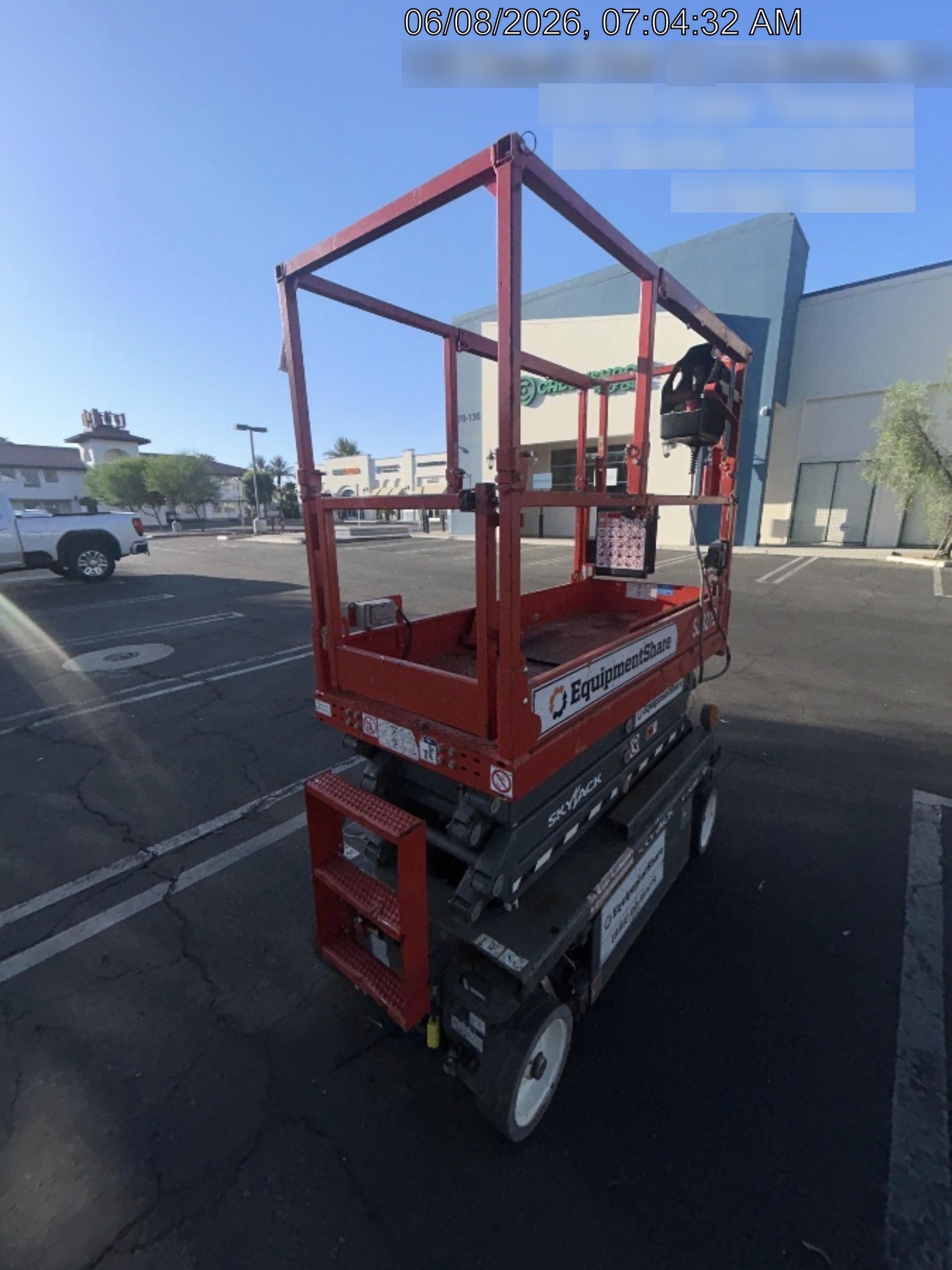 2020 Skyjack SJIII-3219 Solid NM Tires, Half height spring hinged entry gate, Dual Beacons, 800W Inverter
