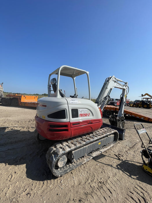 2021 TAKEUCHI TB250-2