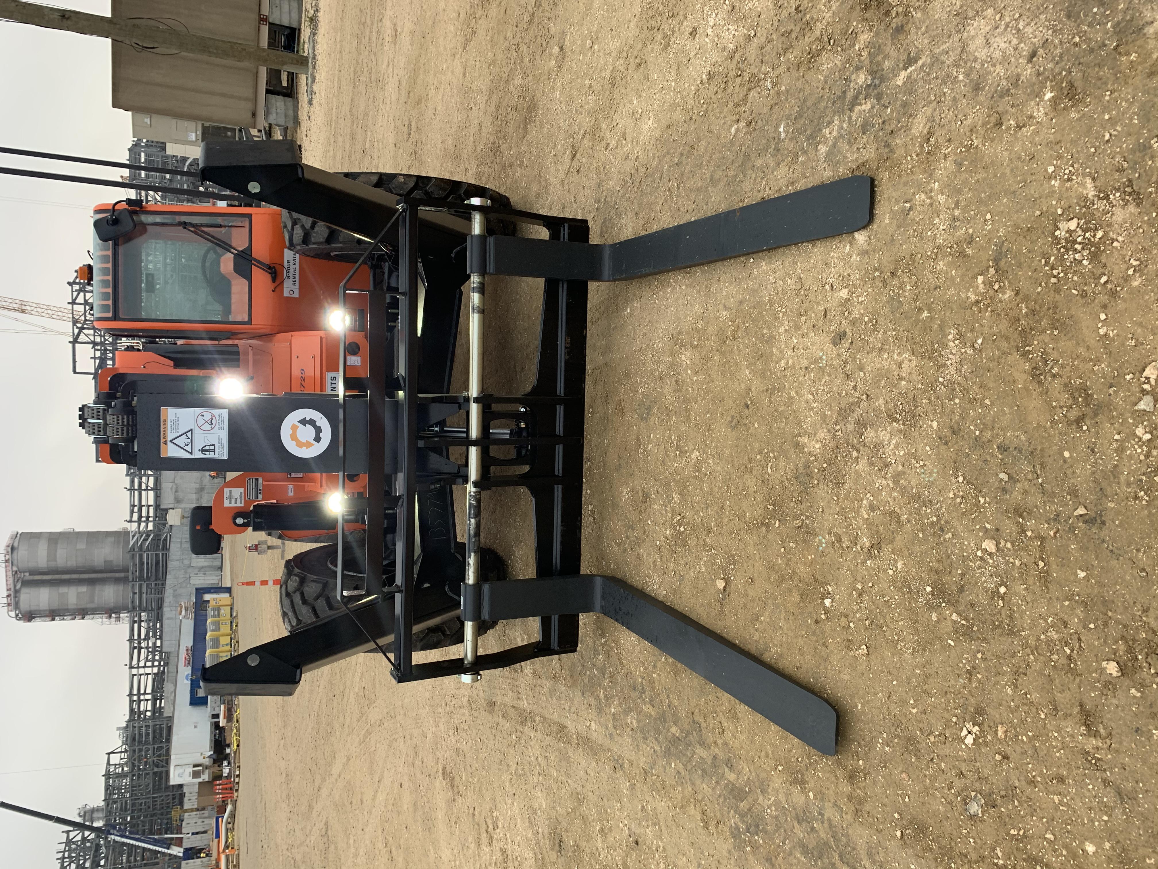 2021 JLG 12054