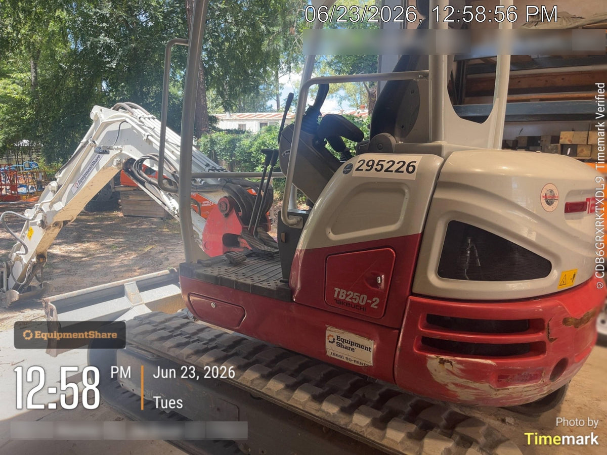 2023 TAKEUCHI TB250-2R