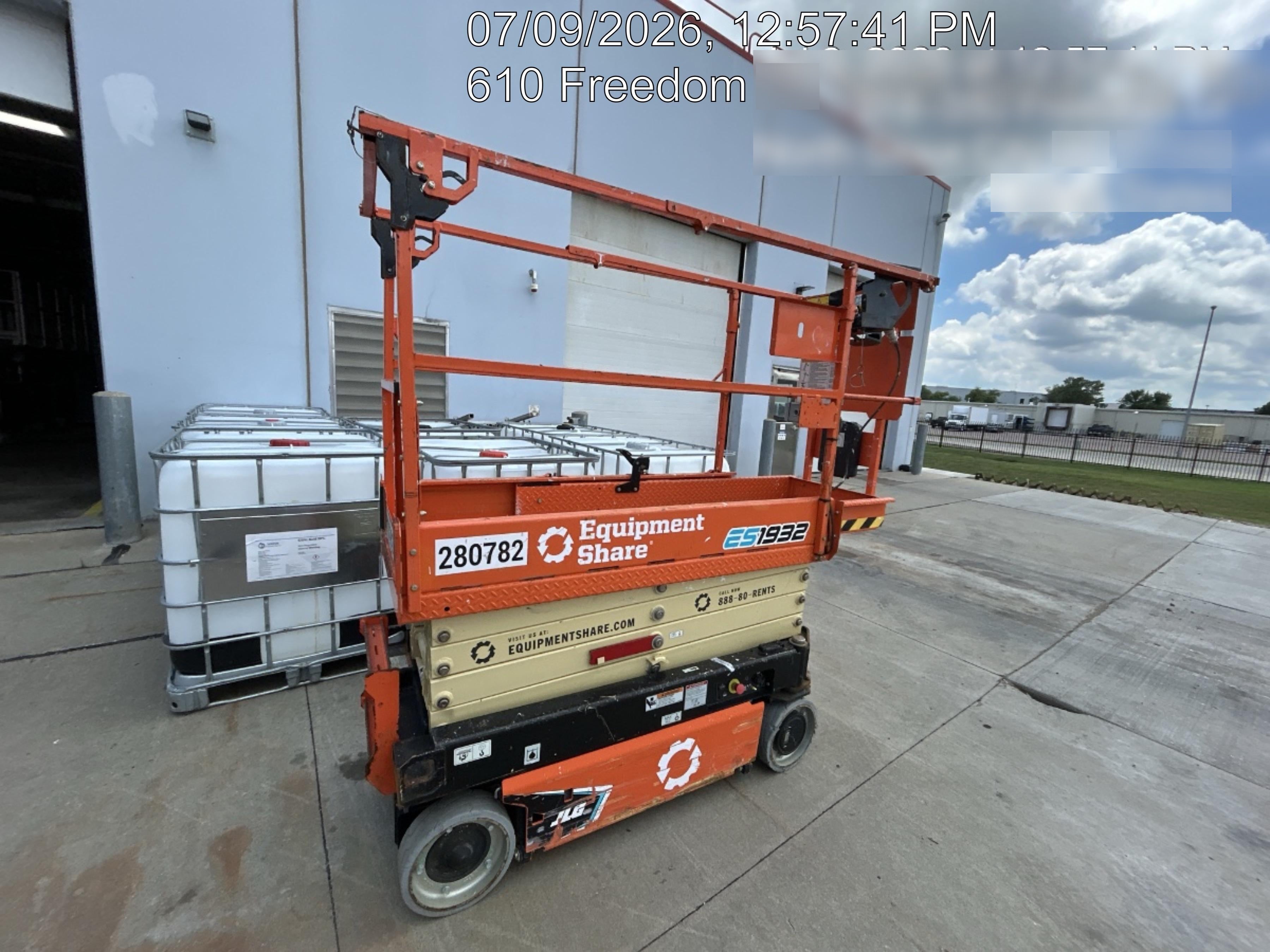 2022 JLG ES1932