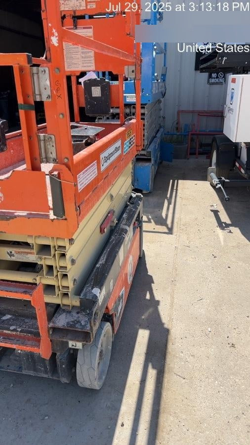2021 JLG ES1932