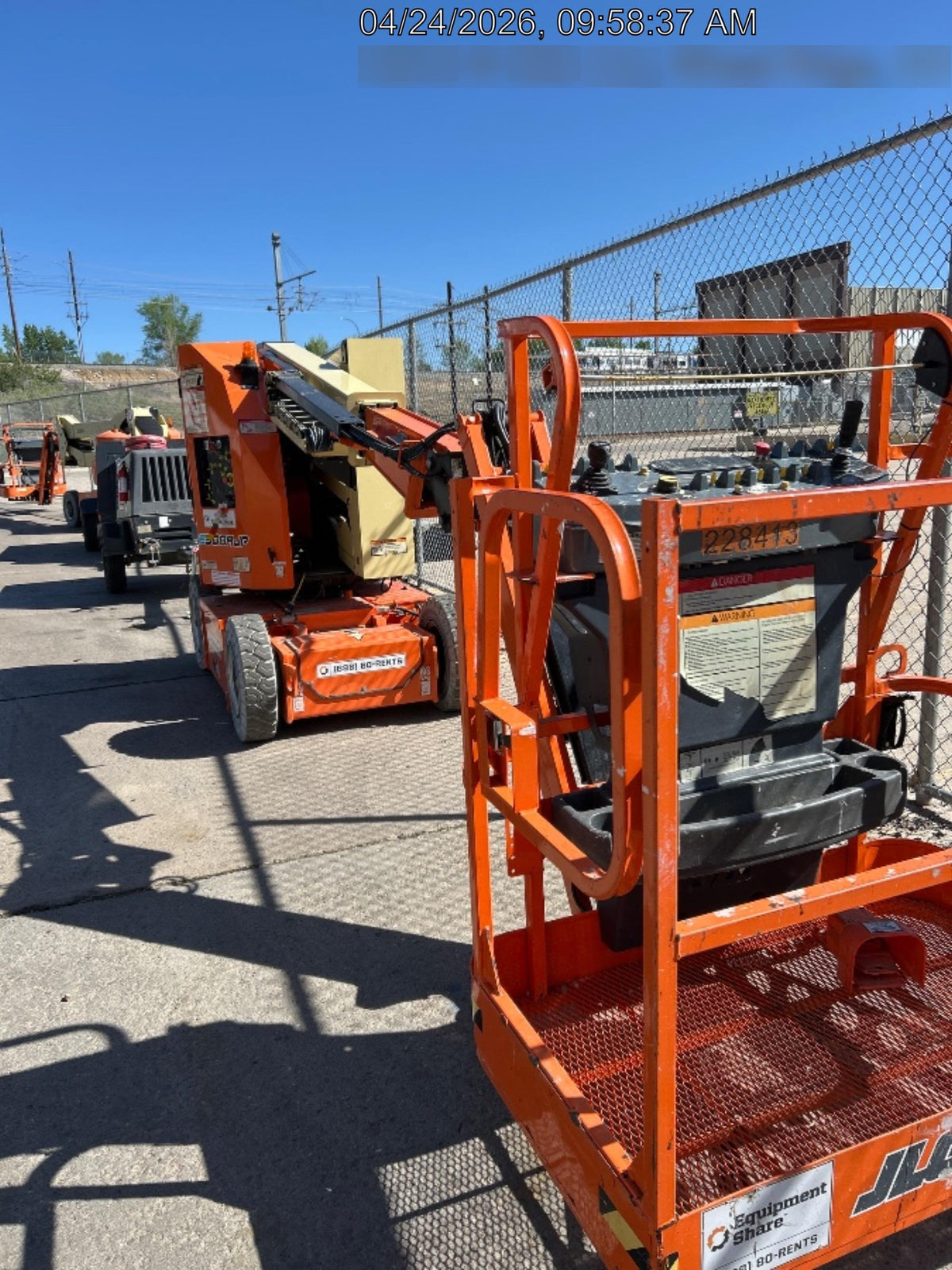 2022 JLG E300AJP