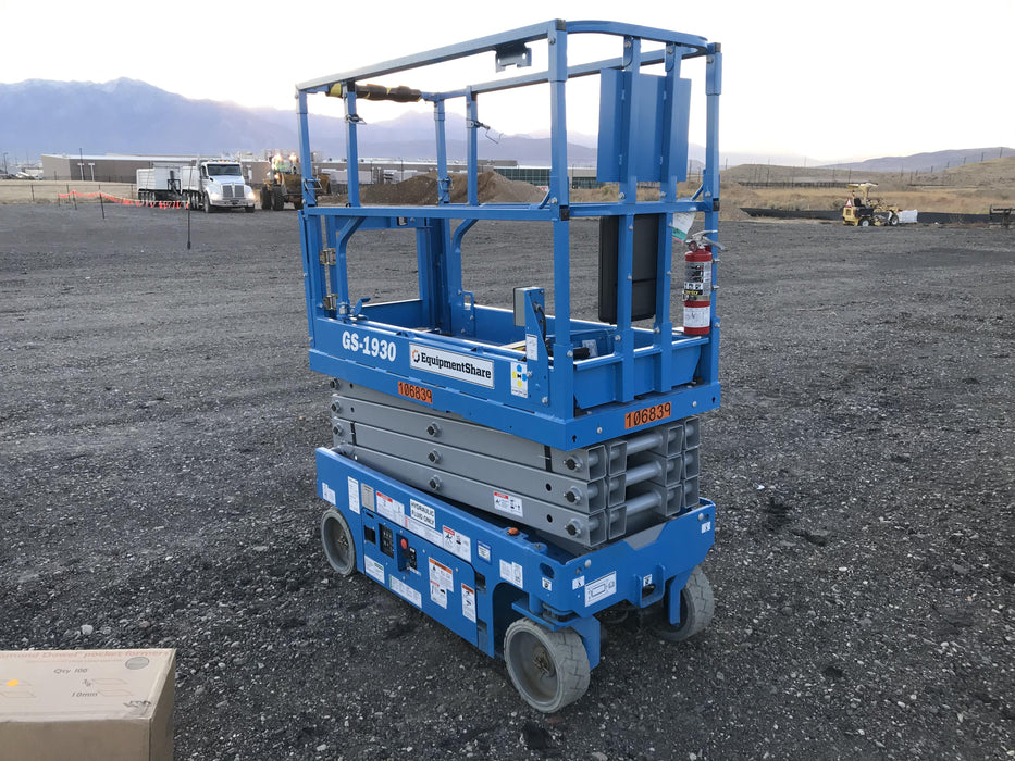 2020 Genie GS-1930 Solid Non Marking Tires, Beacon, Folding rails with half height swing gate, 800W Inverter