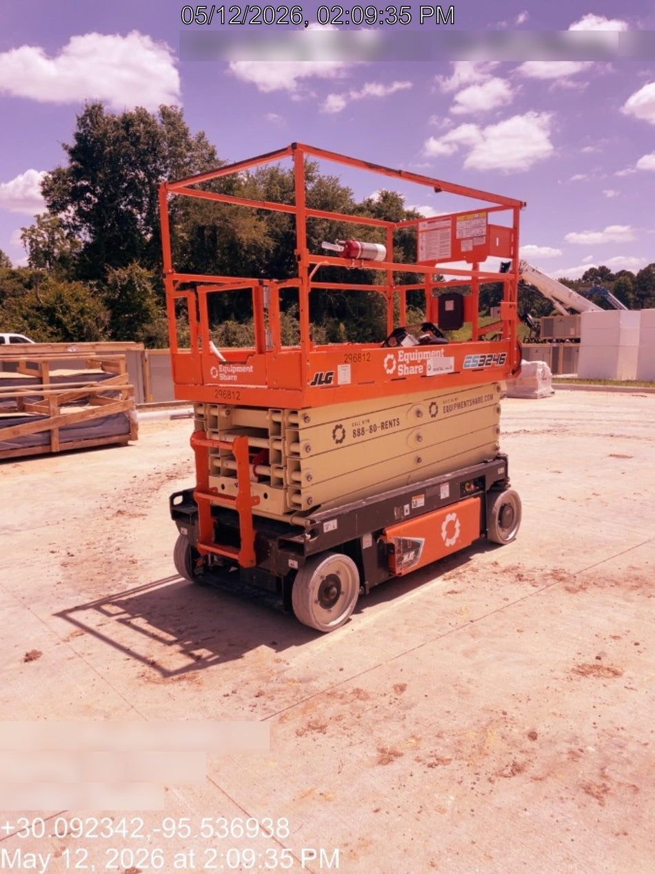 2023 JLG ES3246