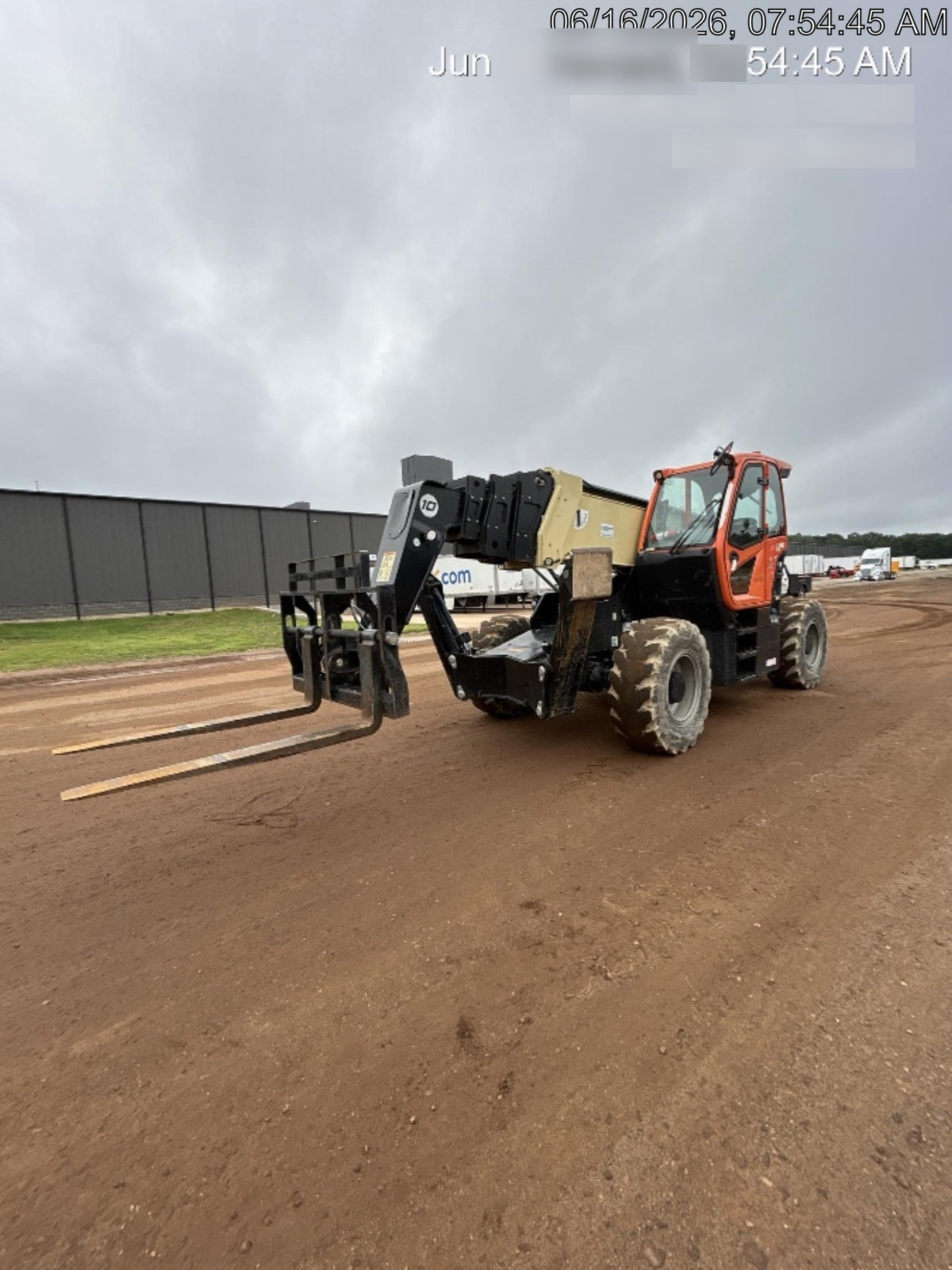 2022 JLG 1075