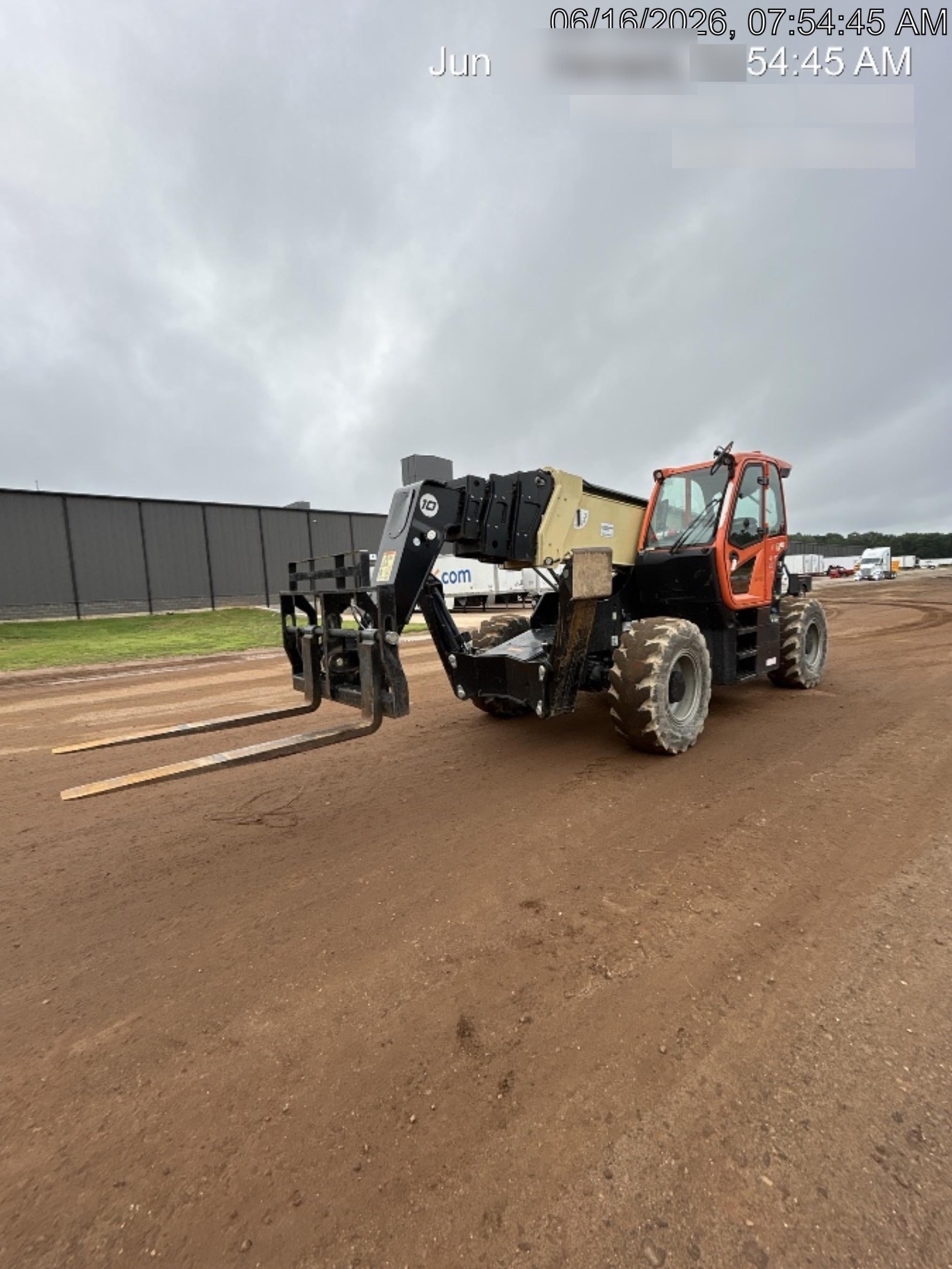 2022 JLG 1075