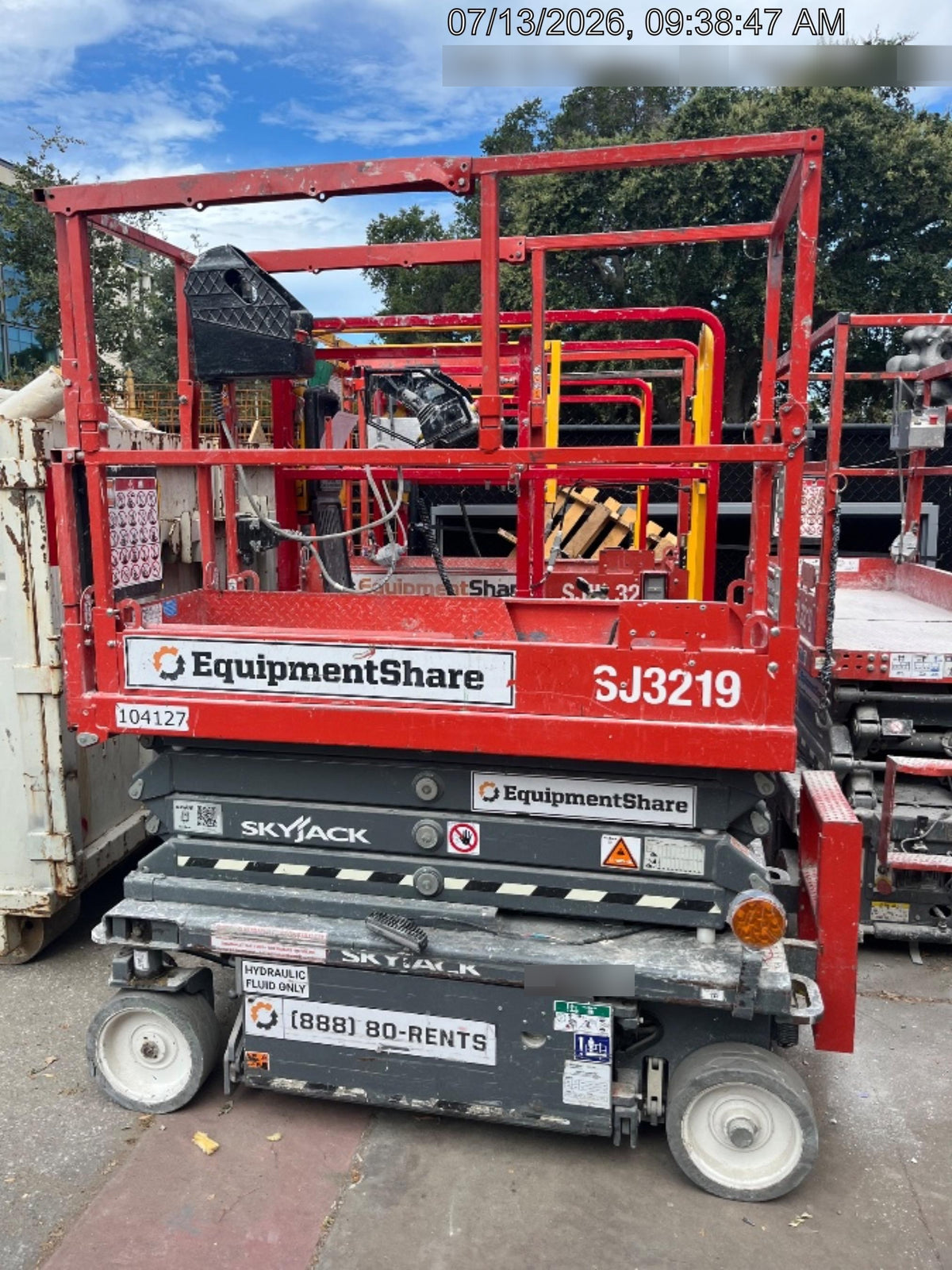 2020 Skyjack SJIII-3219 Solid NM Tires, Half height spring hinged entry gate, Dual Beacons, 800W Inverter