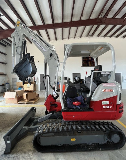 2024 TAKEUCHI TB235-2R