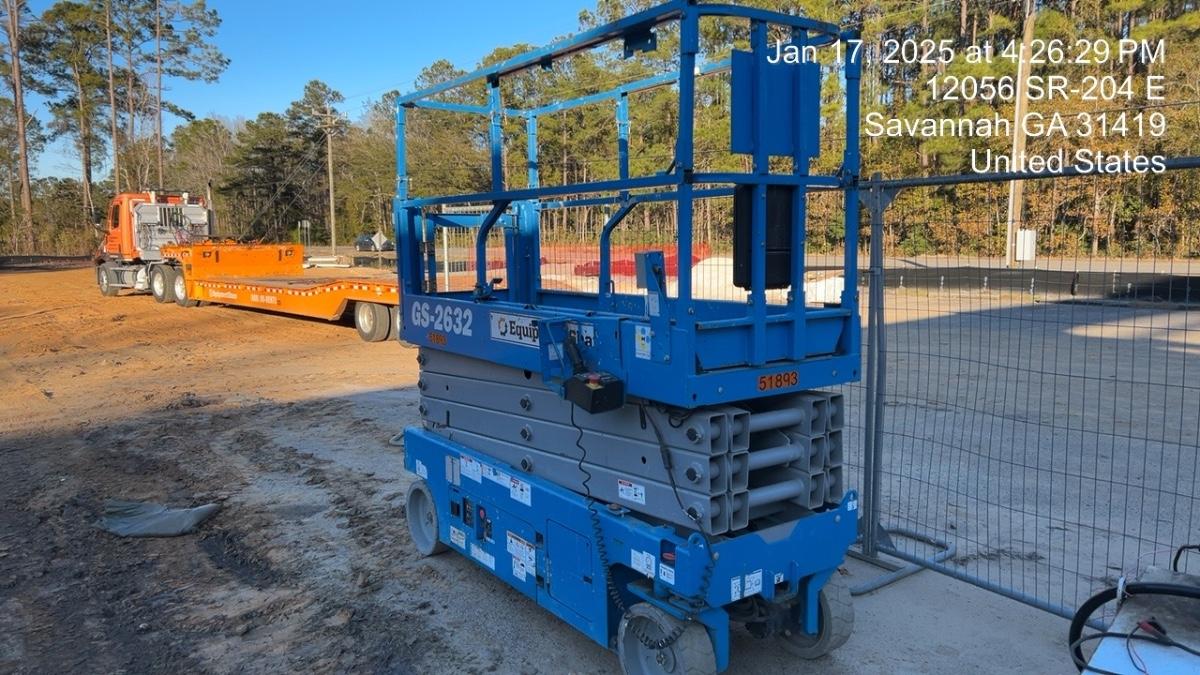 2019 Genie GS-2632 Folding rails with half height swing gate