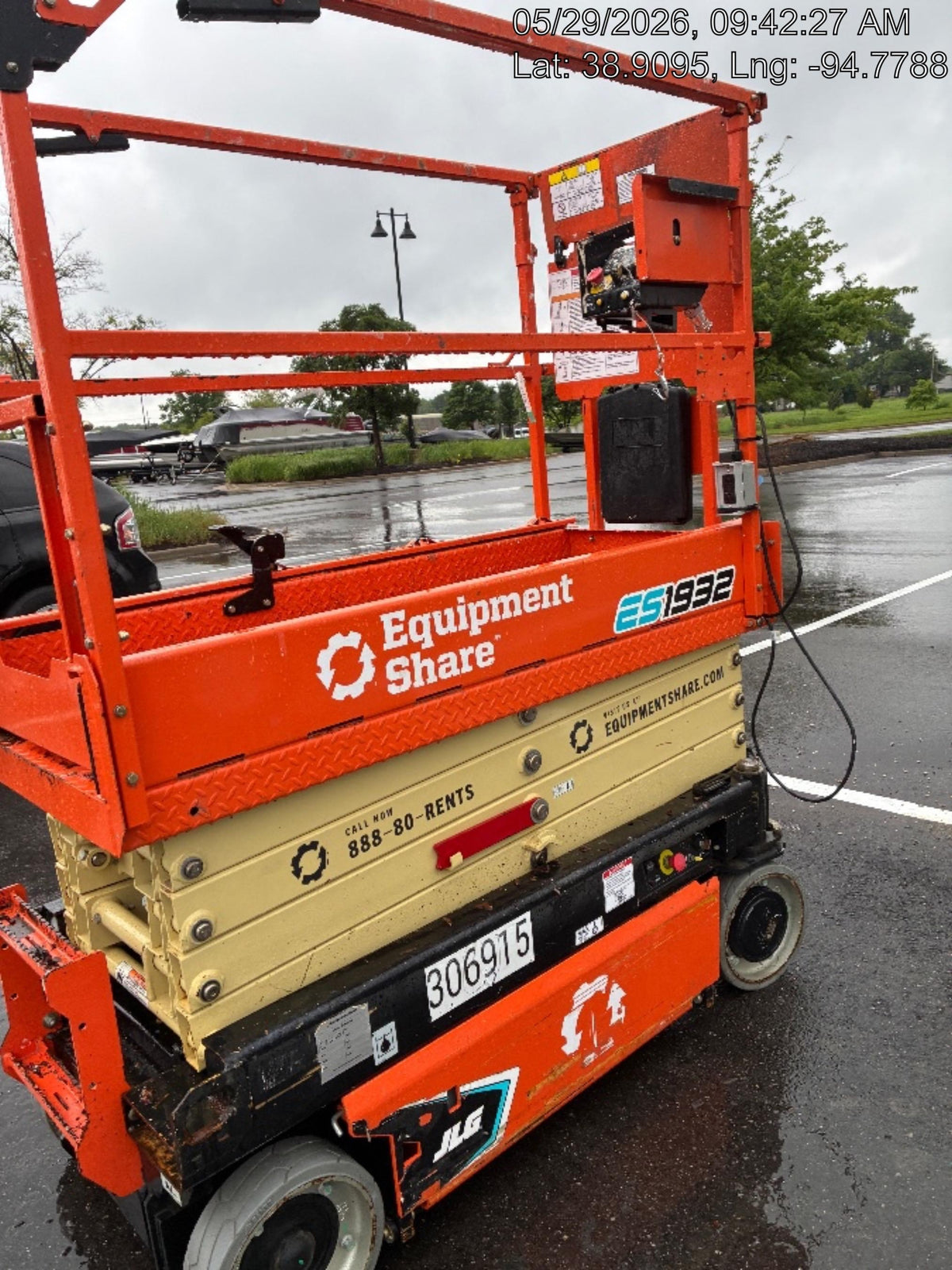 2023 JLG ES1932