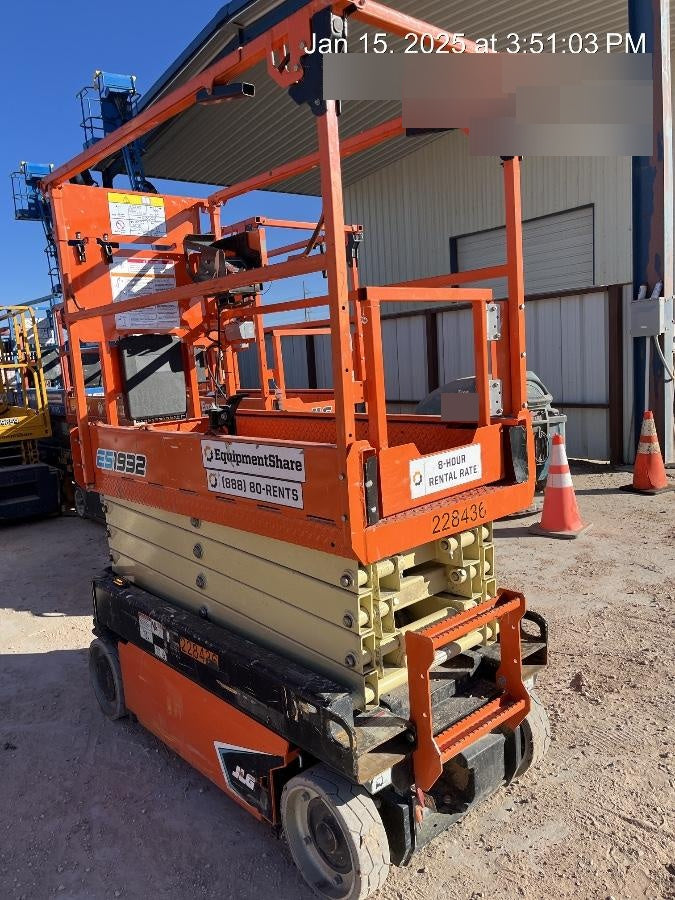2022 JLG ES1932