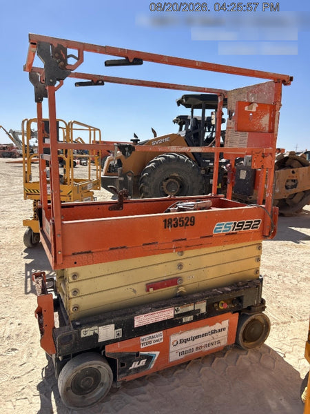 2021 JLG ES1932