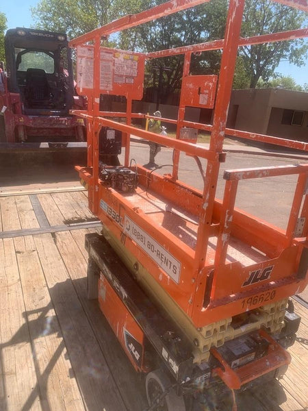 2021 JLG ES1330L