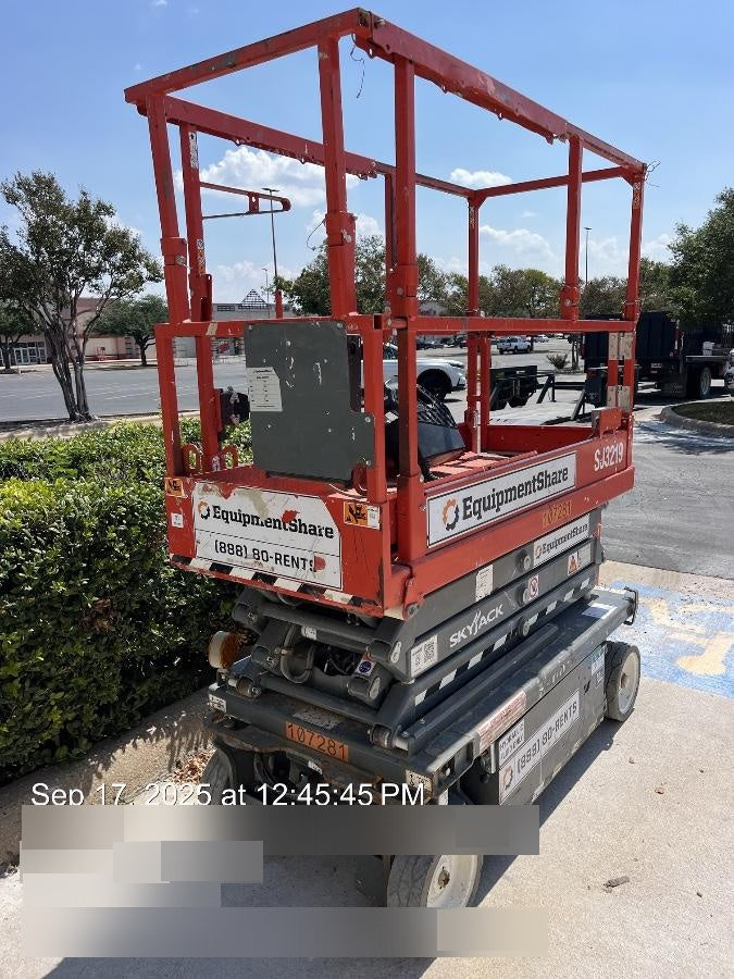 2020 Skyjack SJIII-3219 Solid NM Tires, Half height spring hinged entry gate, Dual Beacons, 800W Inverter