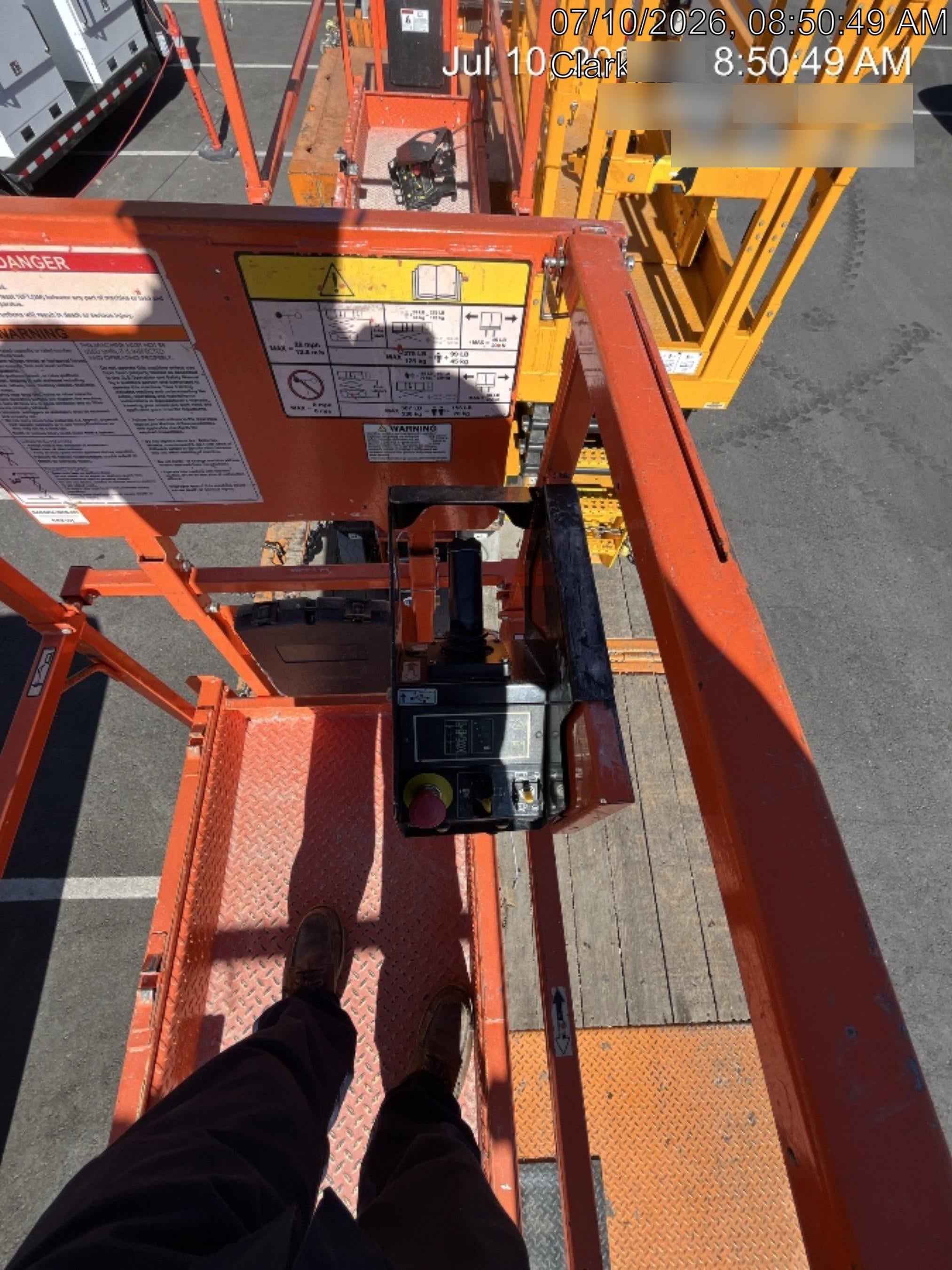 2023 JLG ES2632