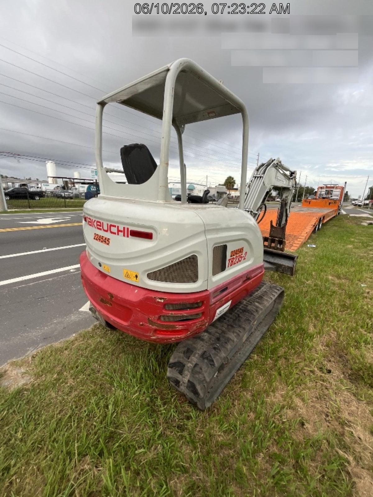2022 TAKEUCHI TB235-2R