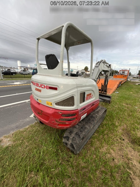 2022 TAKEUCHI TB235-2R