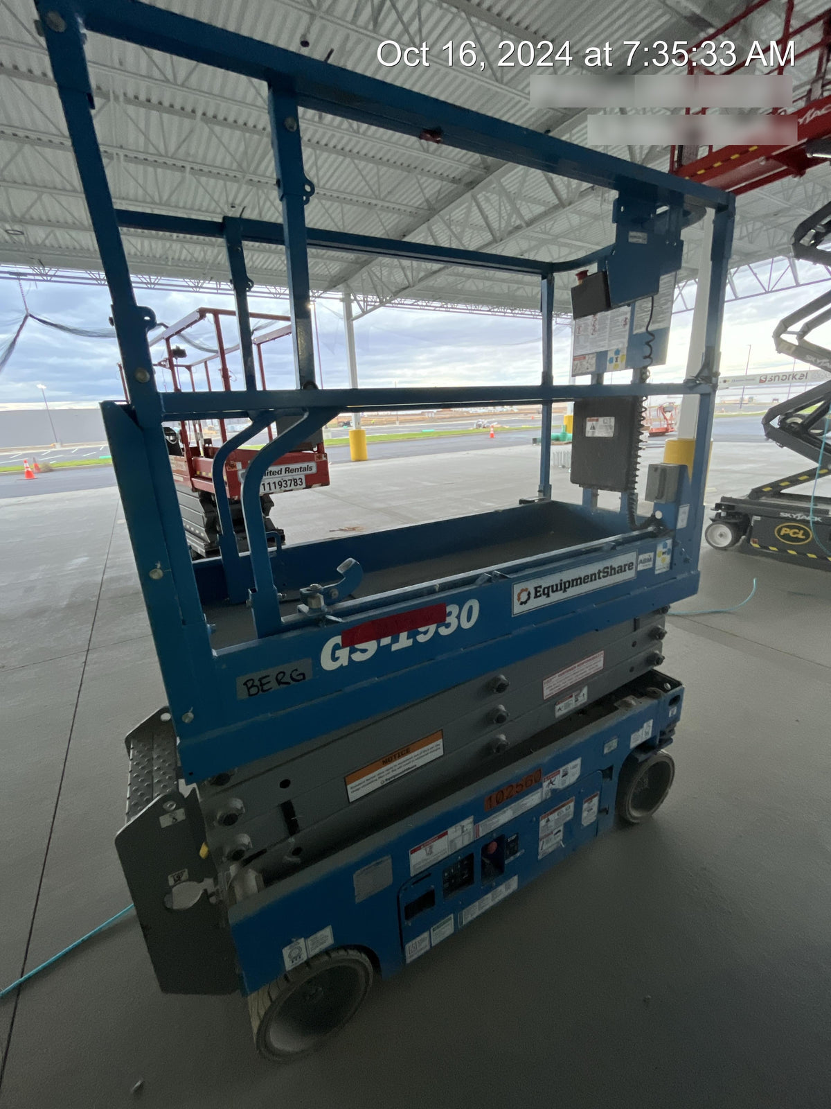 2020 Genie GS-1930 Solid Non Marking Tires, Beacon, Folding rails with half height swing gate, 800W Inverter